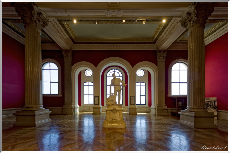 Salon d'honneur - sculpture du Prince Albert 1er