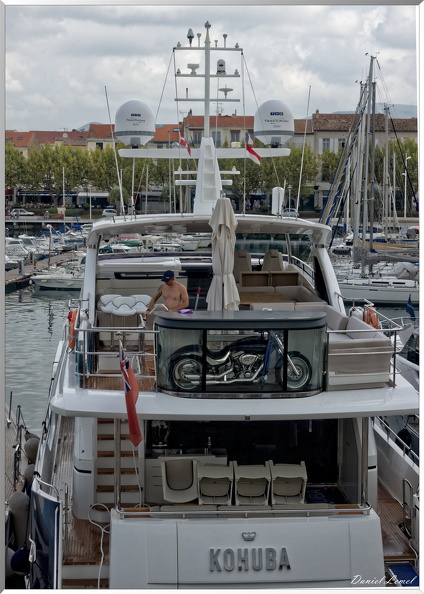 Le yacht  KOHUBA - 80 000 € à la location par semaine