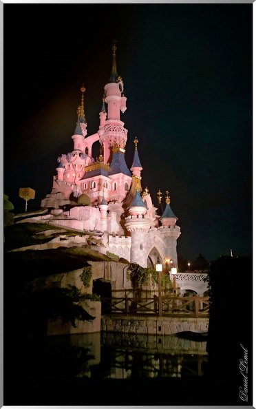 Chateau-de-la-belle-au-bois-dormant-de-nuit.jpg