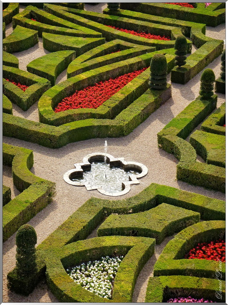 Fontaine-du-jardin-d-ornement