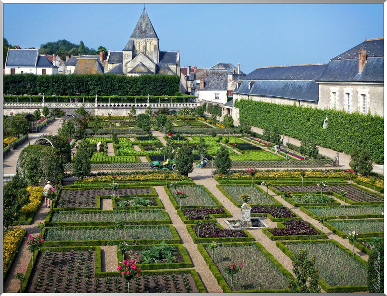 Jardins-et-eglise-Saint-Etienne