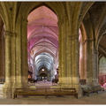 Vue intérieure de la nef et du chœur gothique 