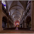 Vue intérieure de la nef et du chœur gothique 