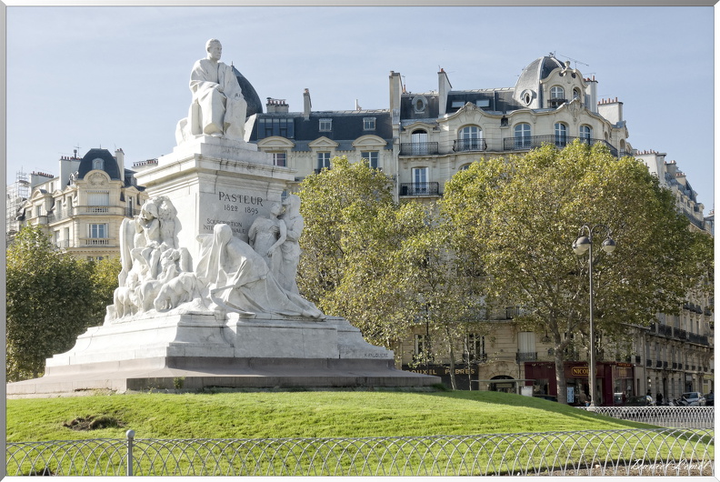 Statue de Pasteur - Place de Breteuil