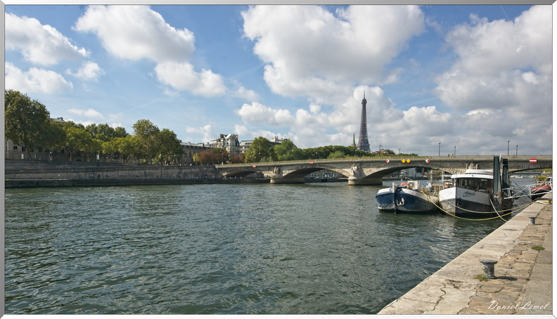 Le pont des Invalides et la Tour Eiffel