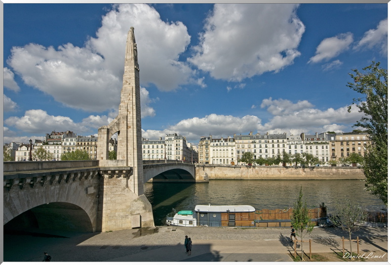 Le pont de la Tournelle - Statue de Sainte Geneviève