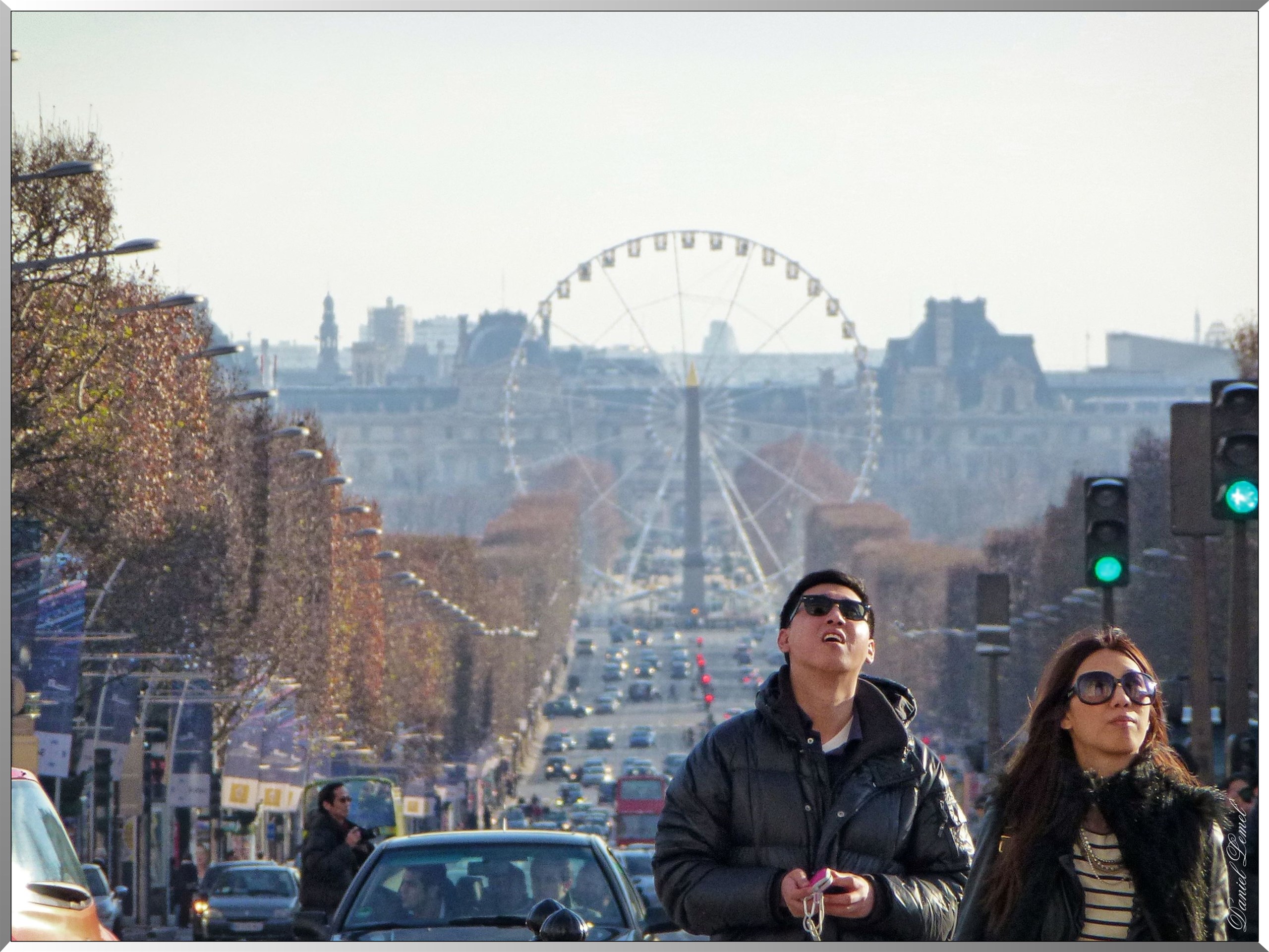 Regard - Champs-Elysée  à Paris