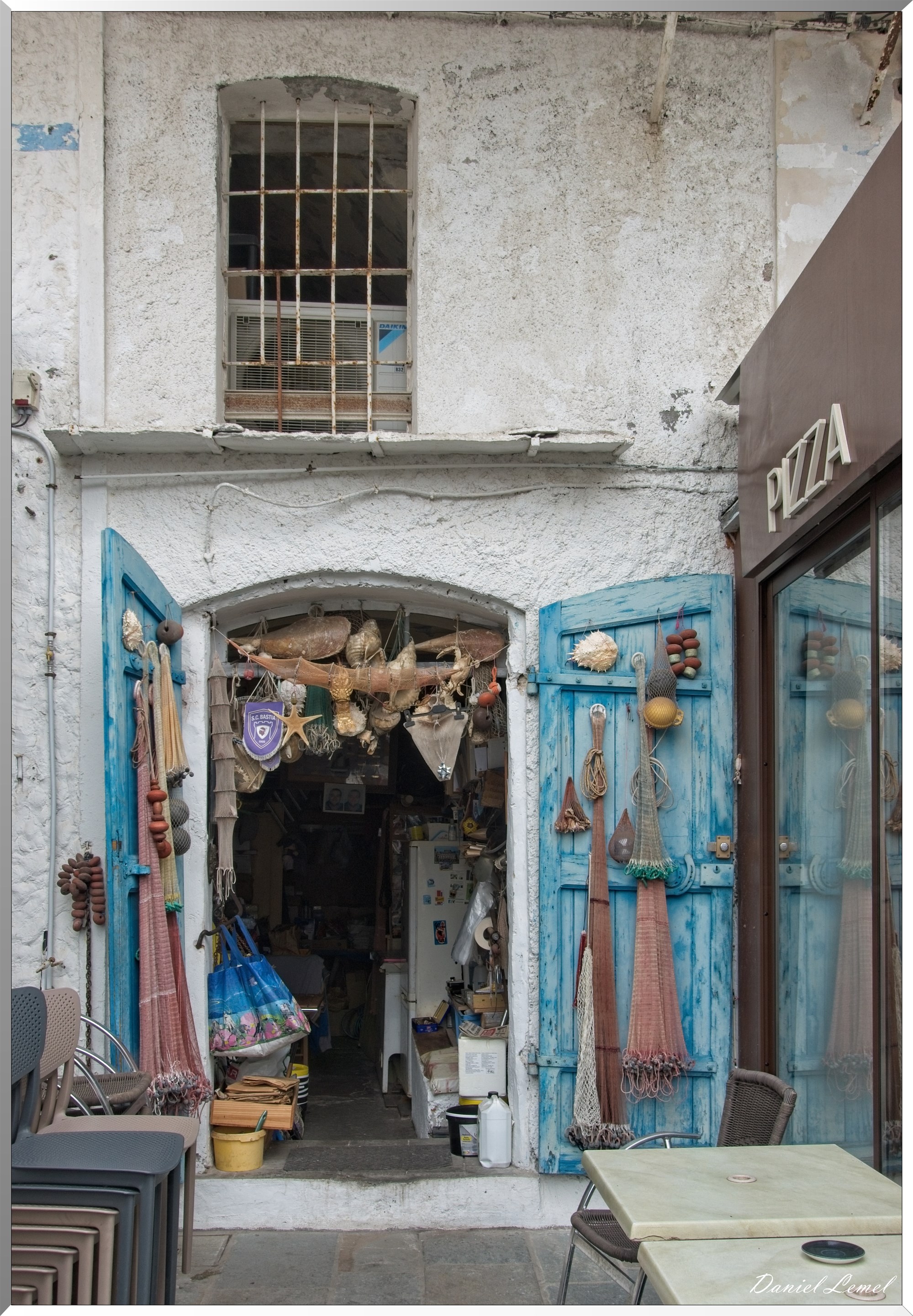 Porte a l'entrée du vieux port