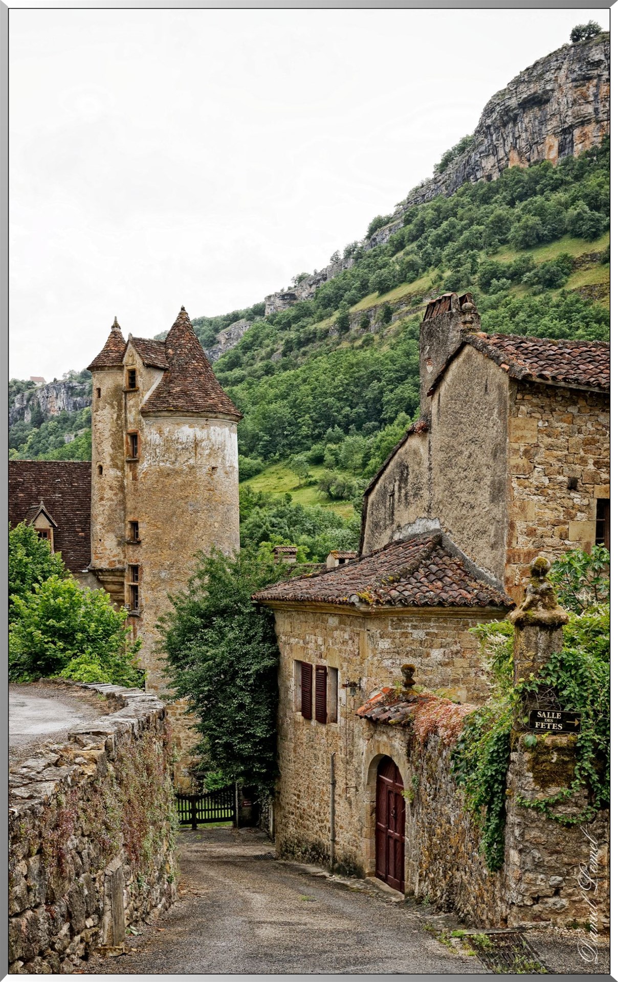 Tour du château de Limargue