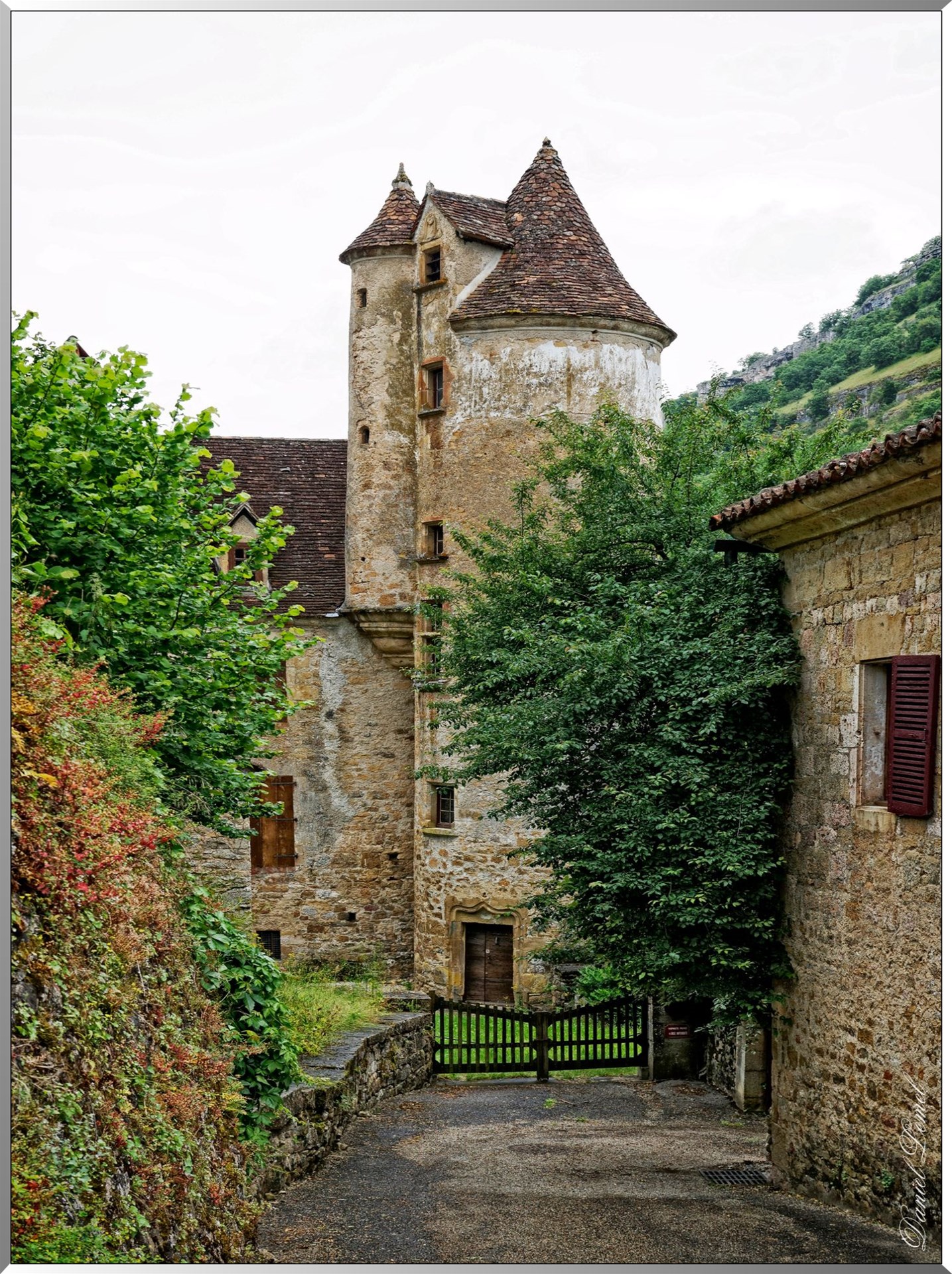 Tour du château de Limargue