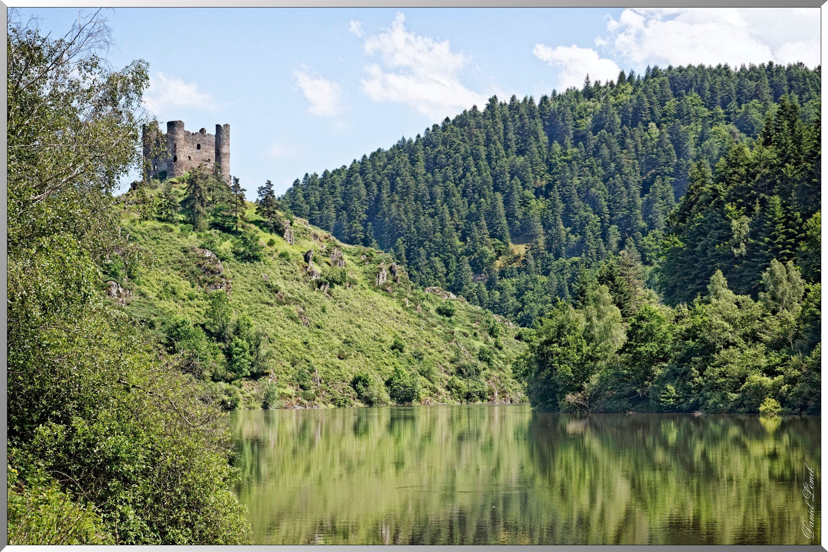 Château d' Alleuze - Nid d' Aigle fortifié