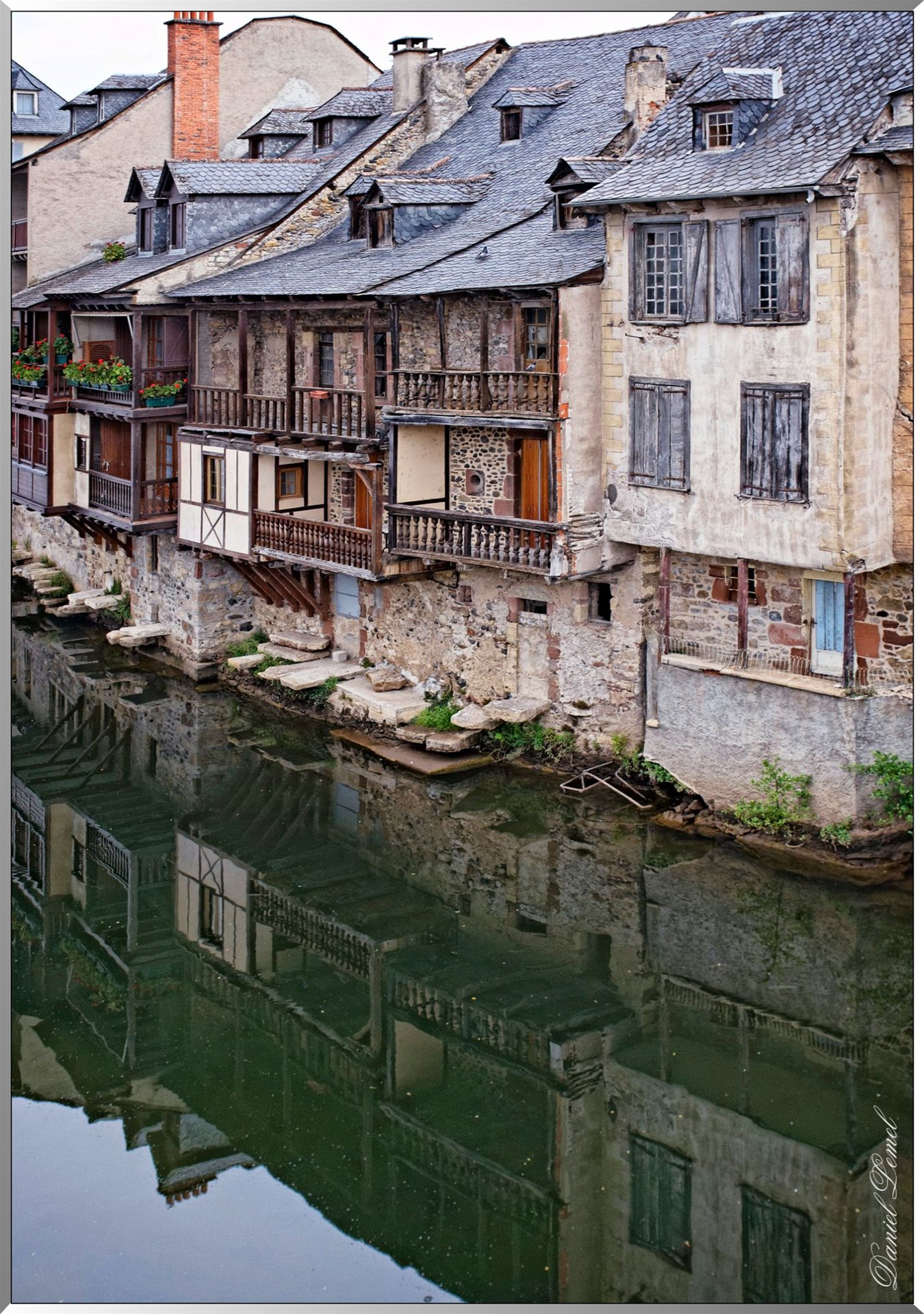 Maisons au bord du Lot