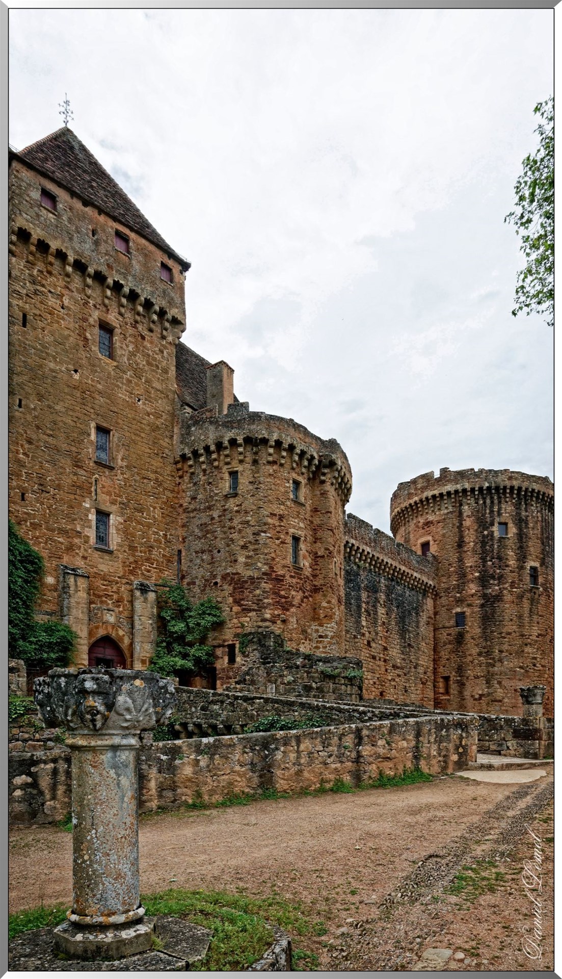 Intérieur de l'enceinte du château