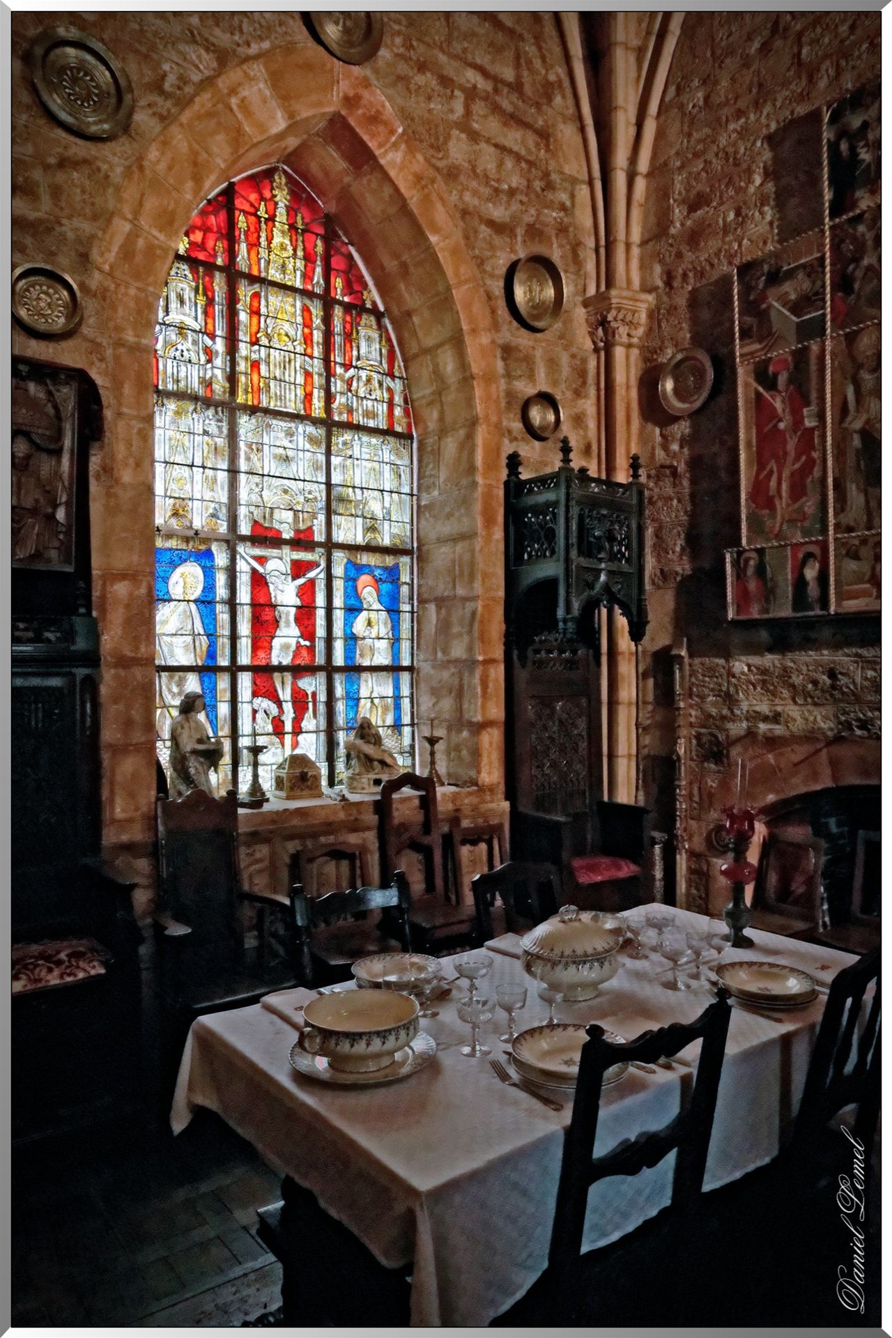 Salle à manger et vitraux