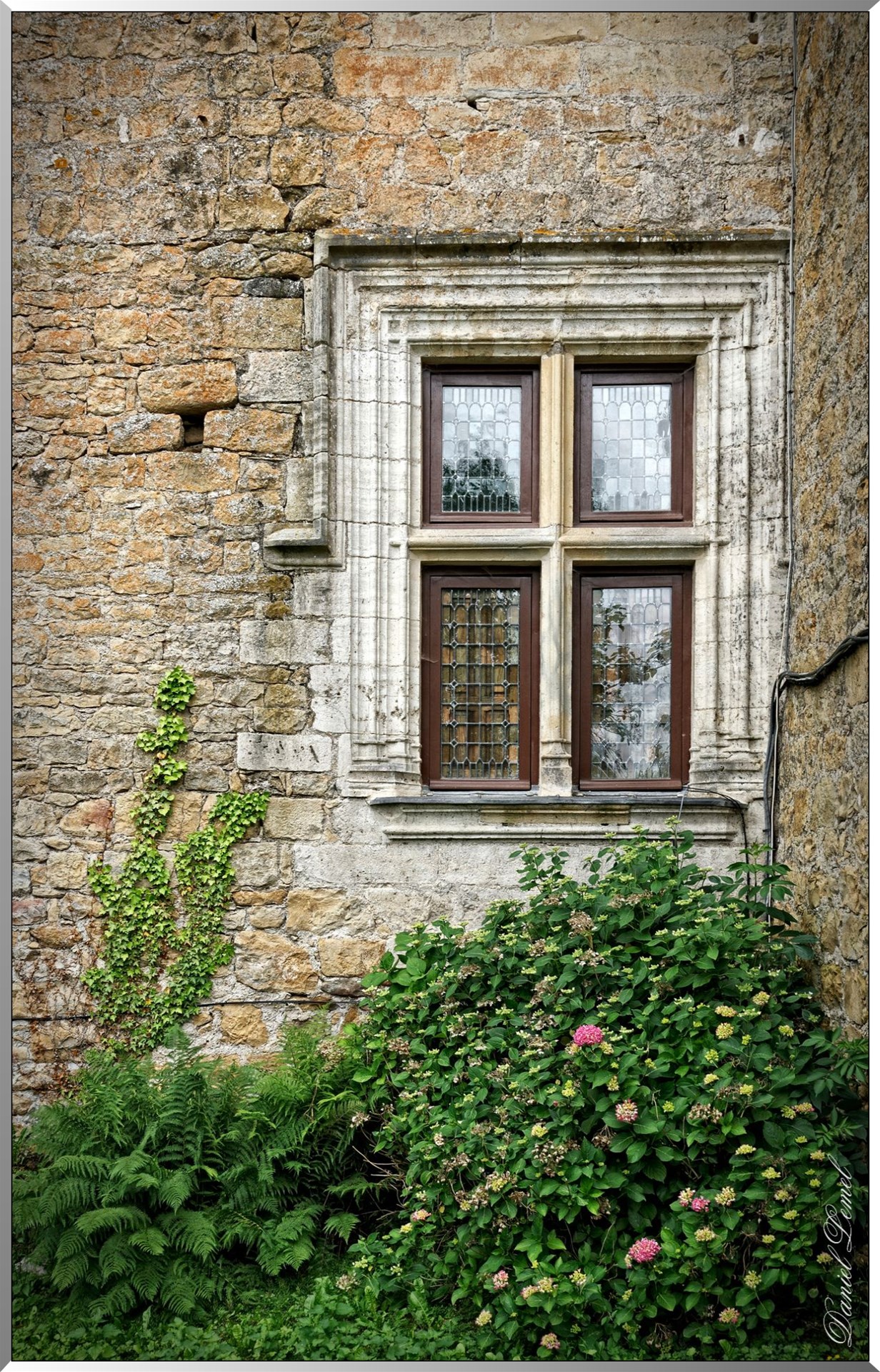 Fenêtre avec vitraux