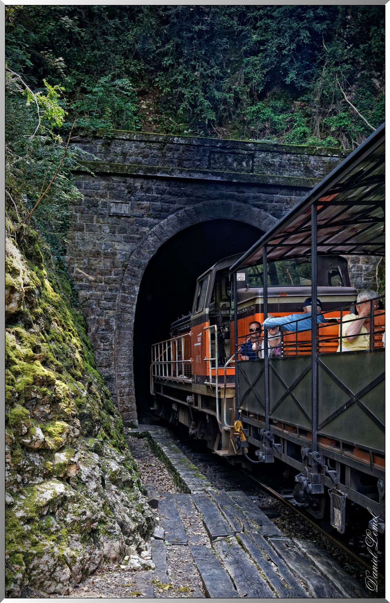 Chemin de fer touristique - Entrée du tunnel
