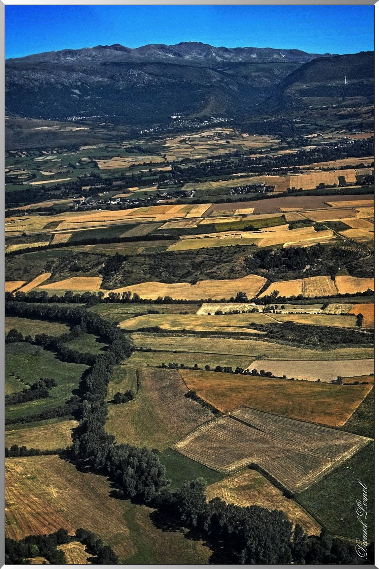 Au loin Angoustrine et la centrale solaire