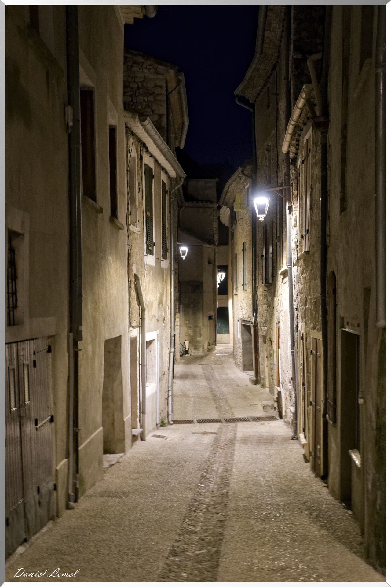 Le village la nuit - Ruelle