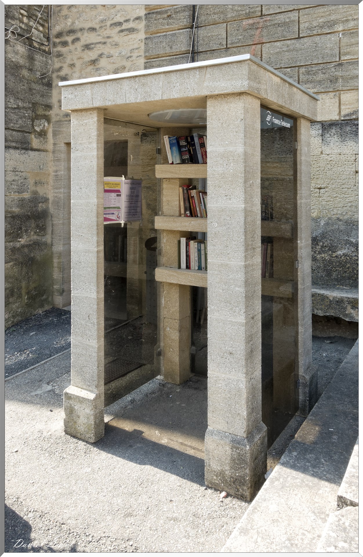 Ancienne cabine téléphonique