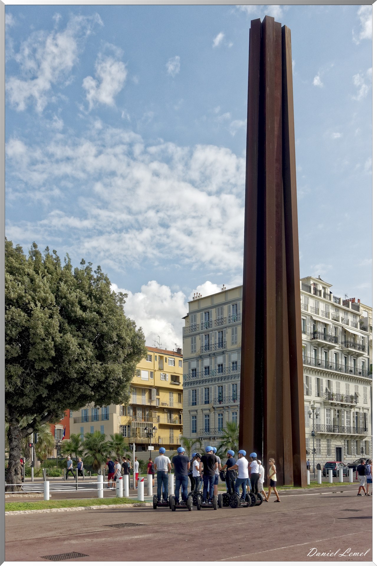 Neuf Lignes Obliques