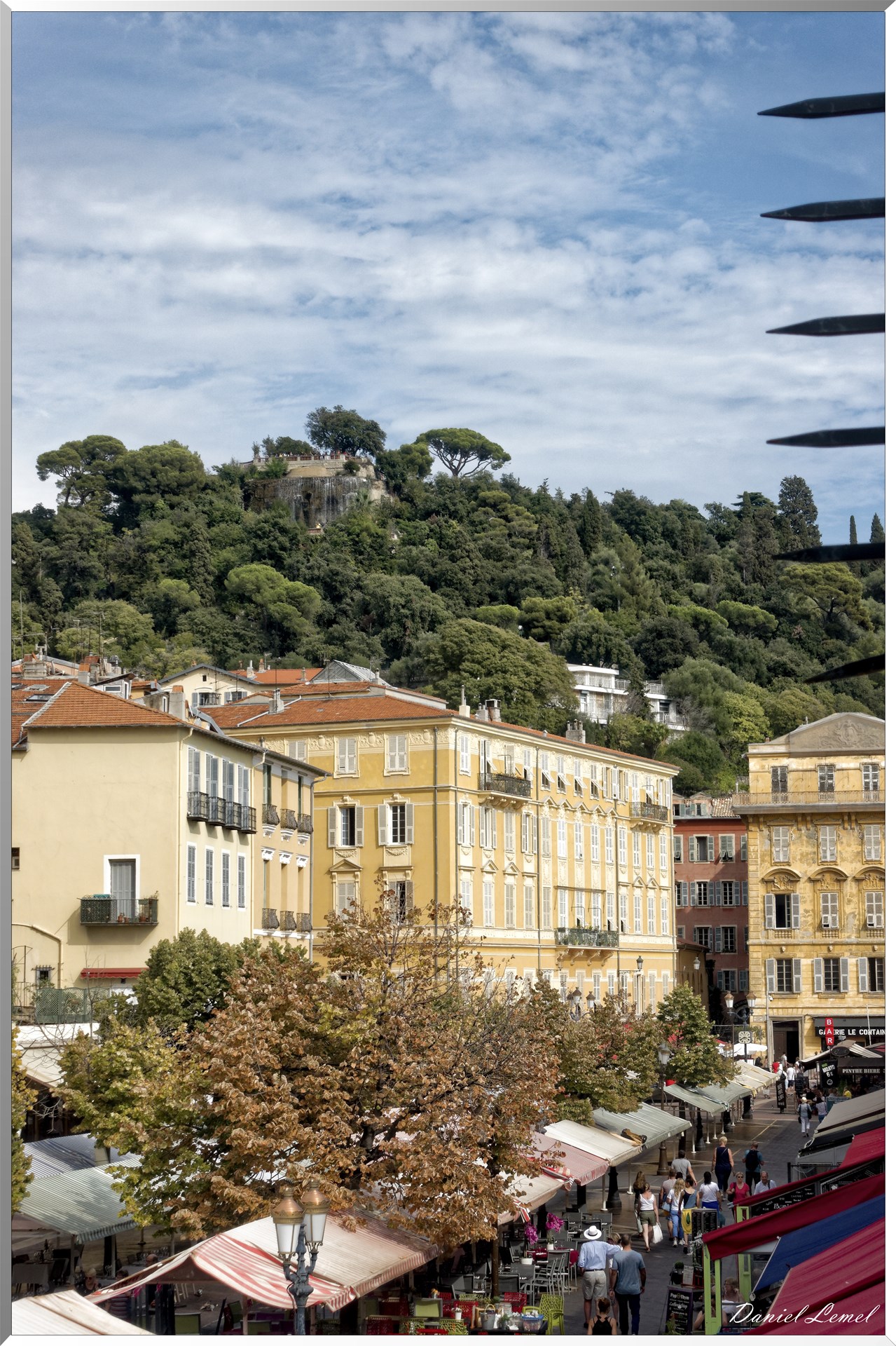 Marché aux fleur et cascade du Casteu