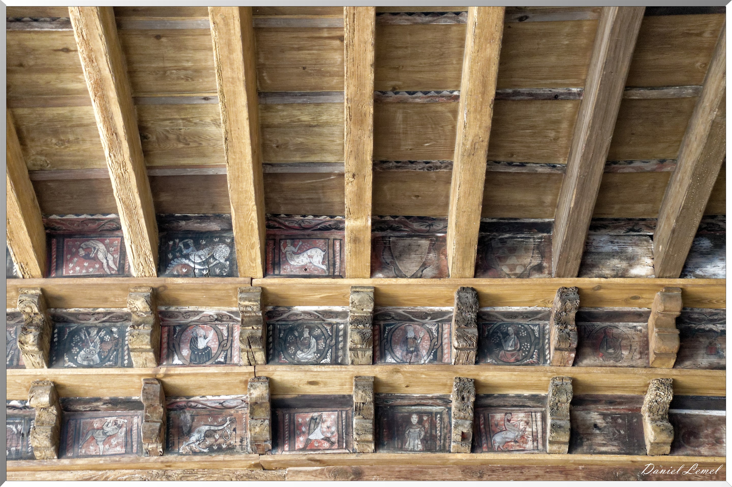 Plafonds des galeries du cloître - Panneaux de bois peints des xiv ème et xv ème siècles