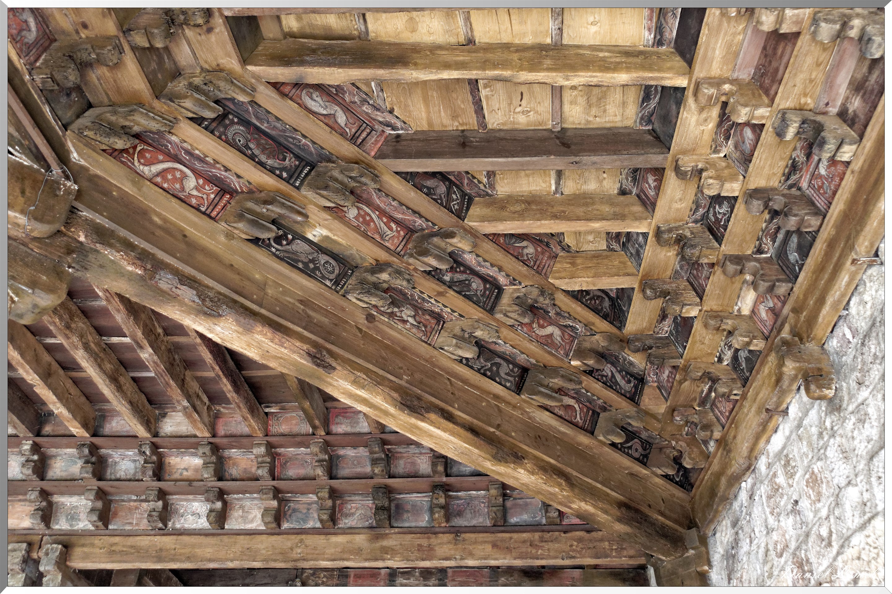 Plafonds des galeries du cloître - Panneaux de bois peints des xiv ème et xv ème siècles