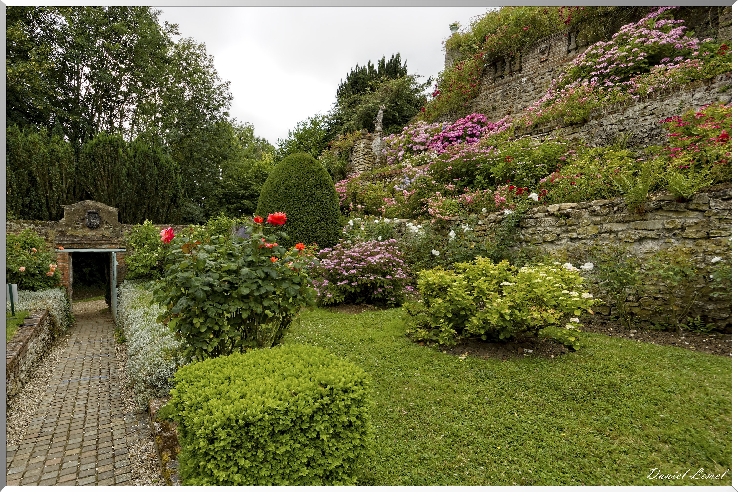 Entrée  des jardins et terrasses à l'italienne