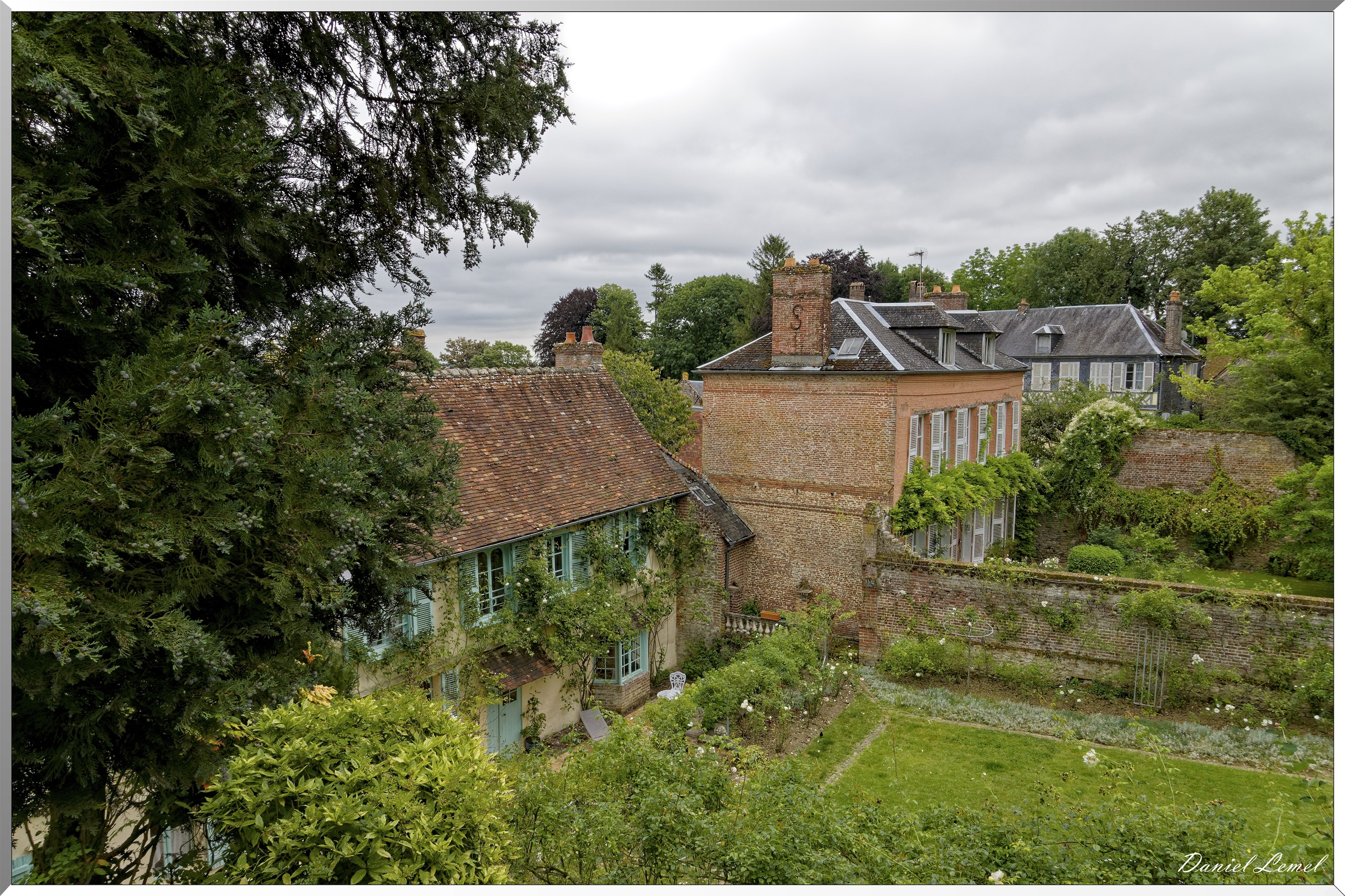 La maison et la cour de l'atelier