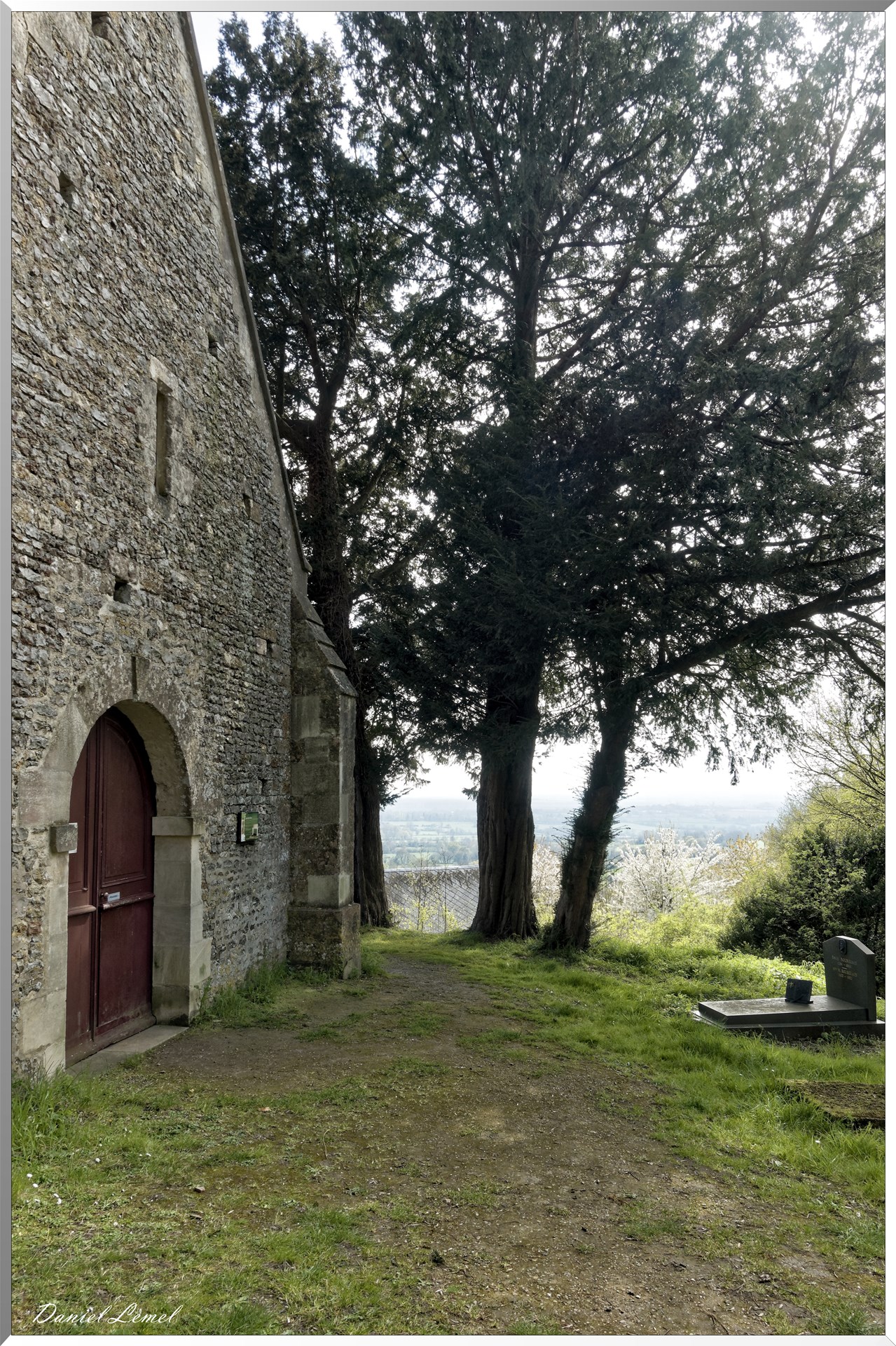 Porte entrée de la chapelle