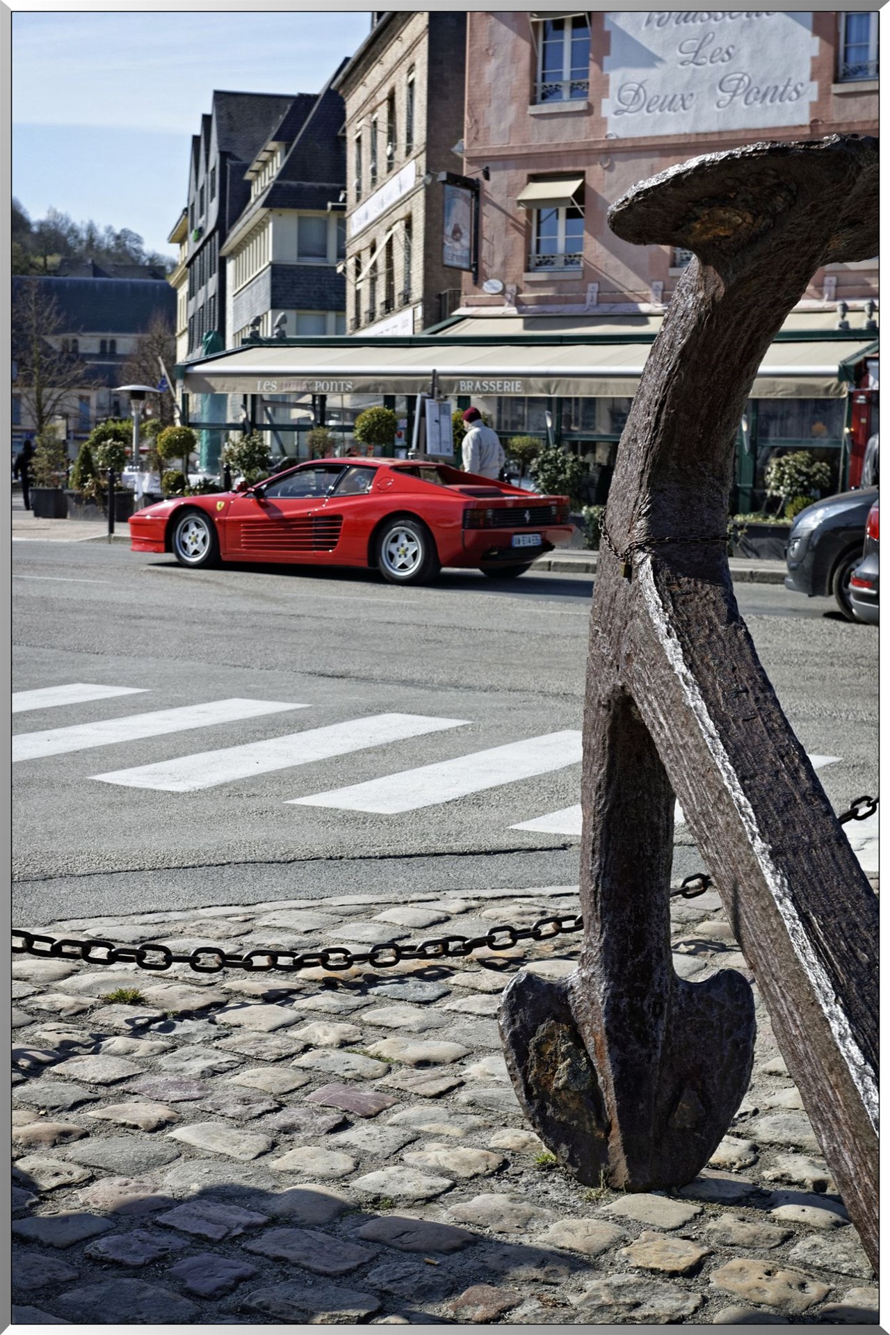 Ancre et belle voiture