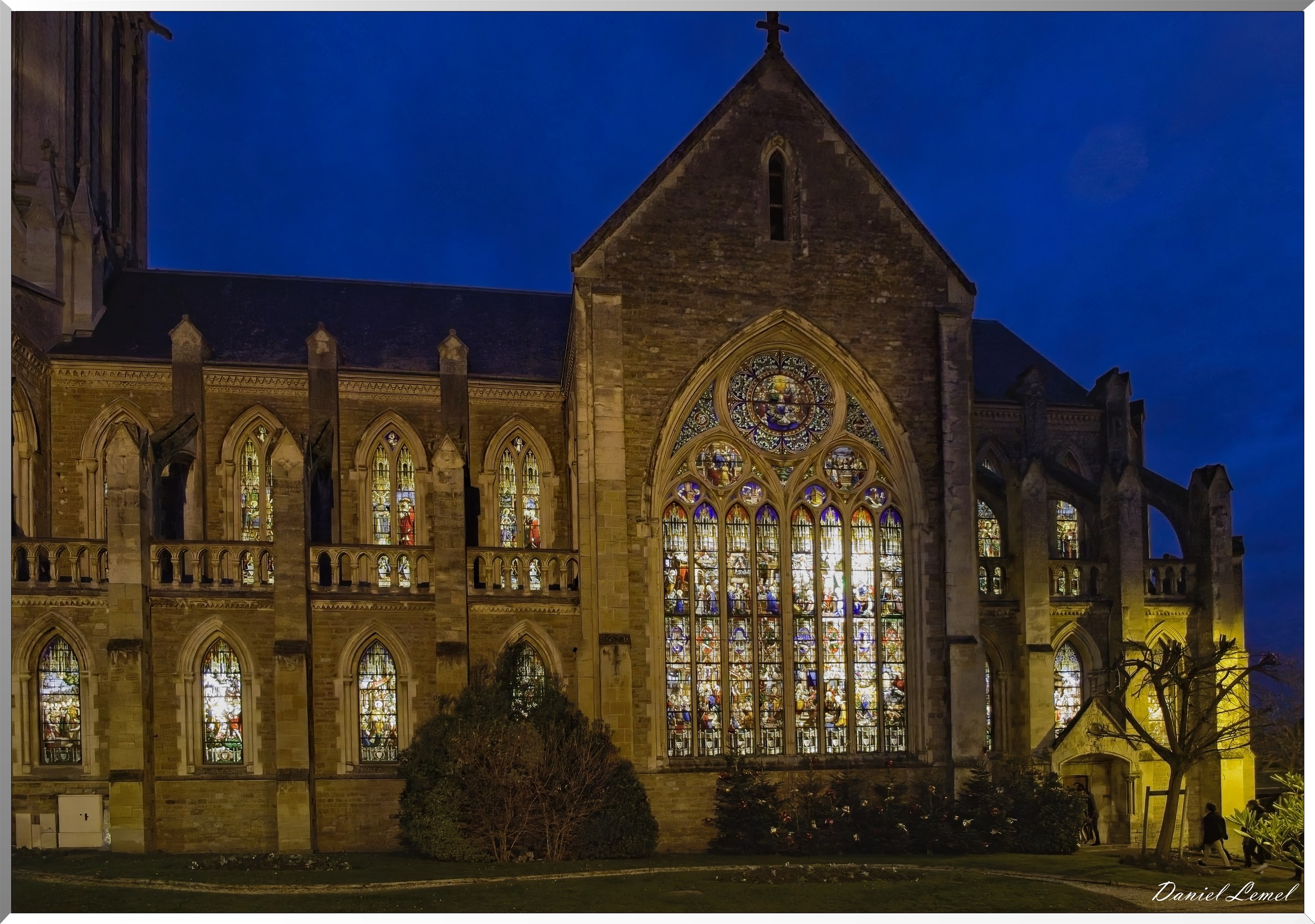 Église Saint-Martin - Vitraux vu de l'extérieur