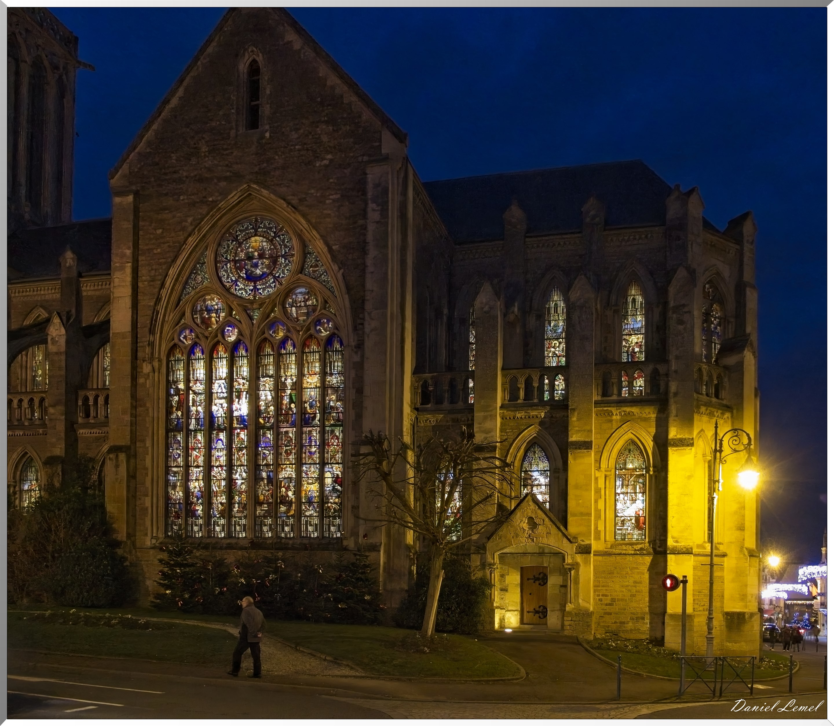 Église Saint-Martin - Vitraux vu de l'extérieur