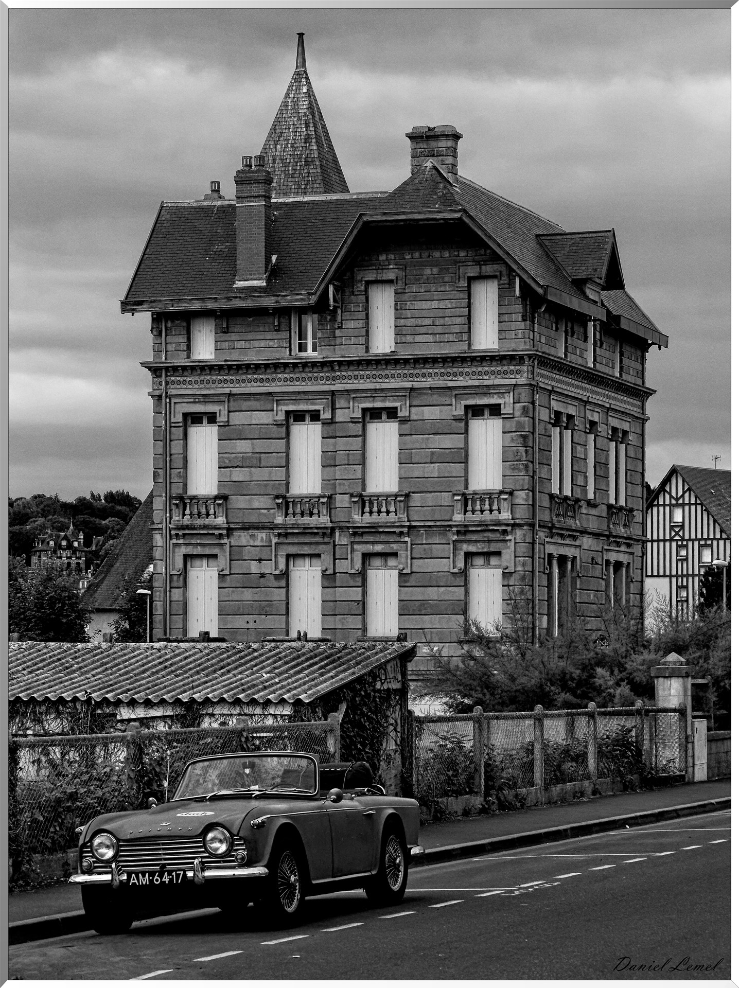 Triumph et ancienne villa