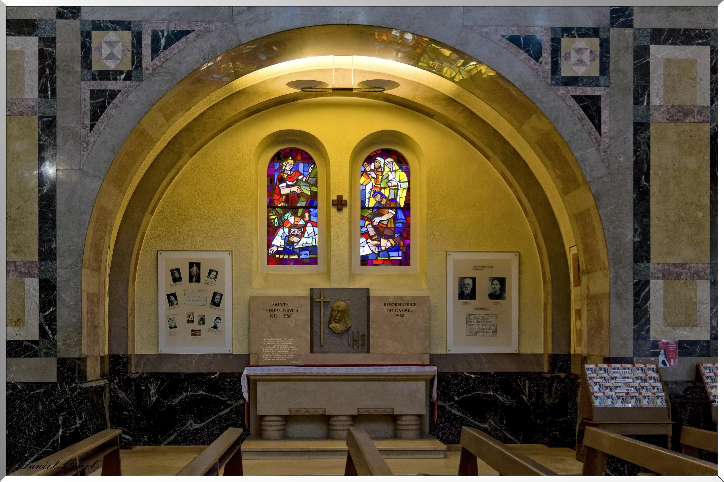 Un parmi 18 des autels mineurs