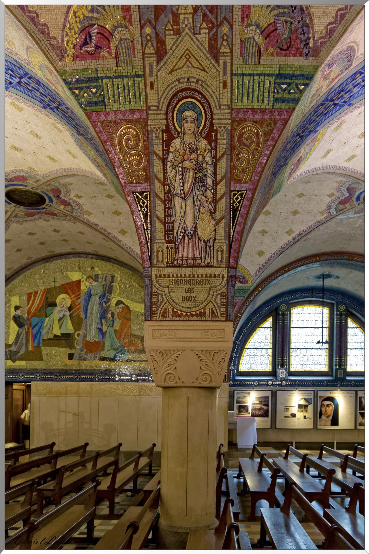 Mosaiques de la crypte