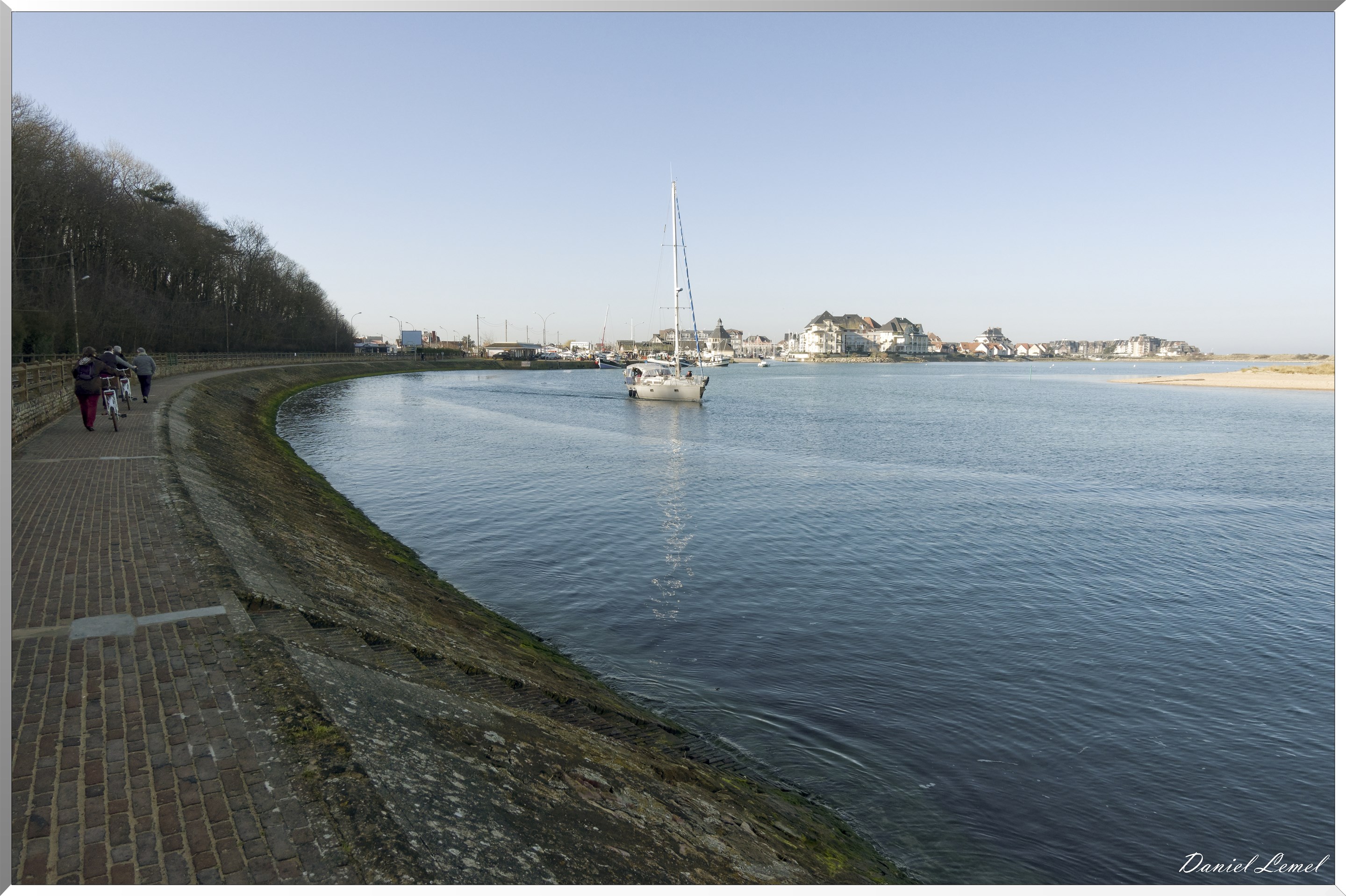 Vers le marché aux poissons de Dives-sur-mer