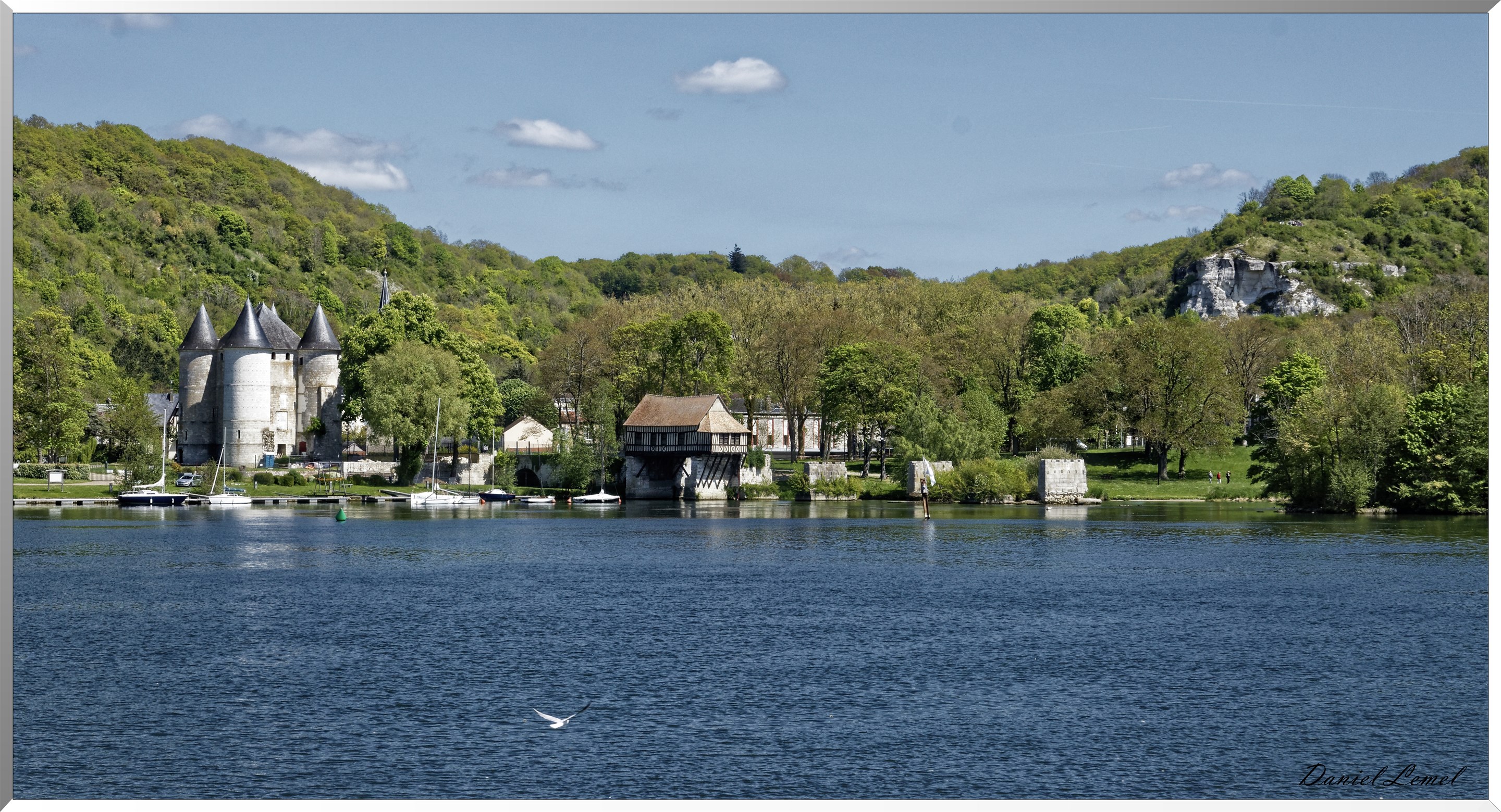 Le vieux moulin de Vernon au printemps