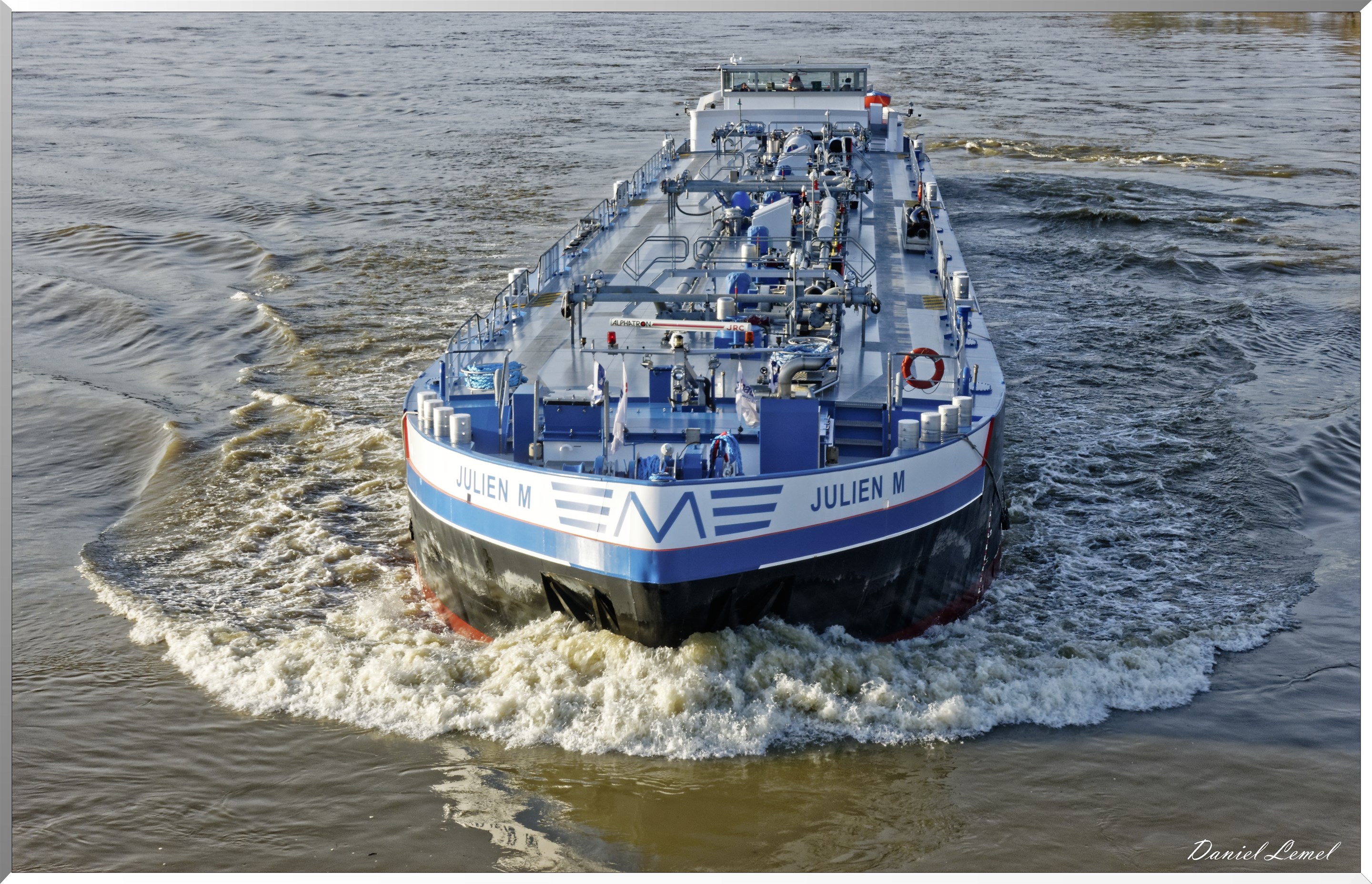 Péniche à contre courant