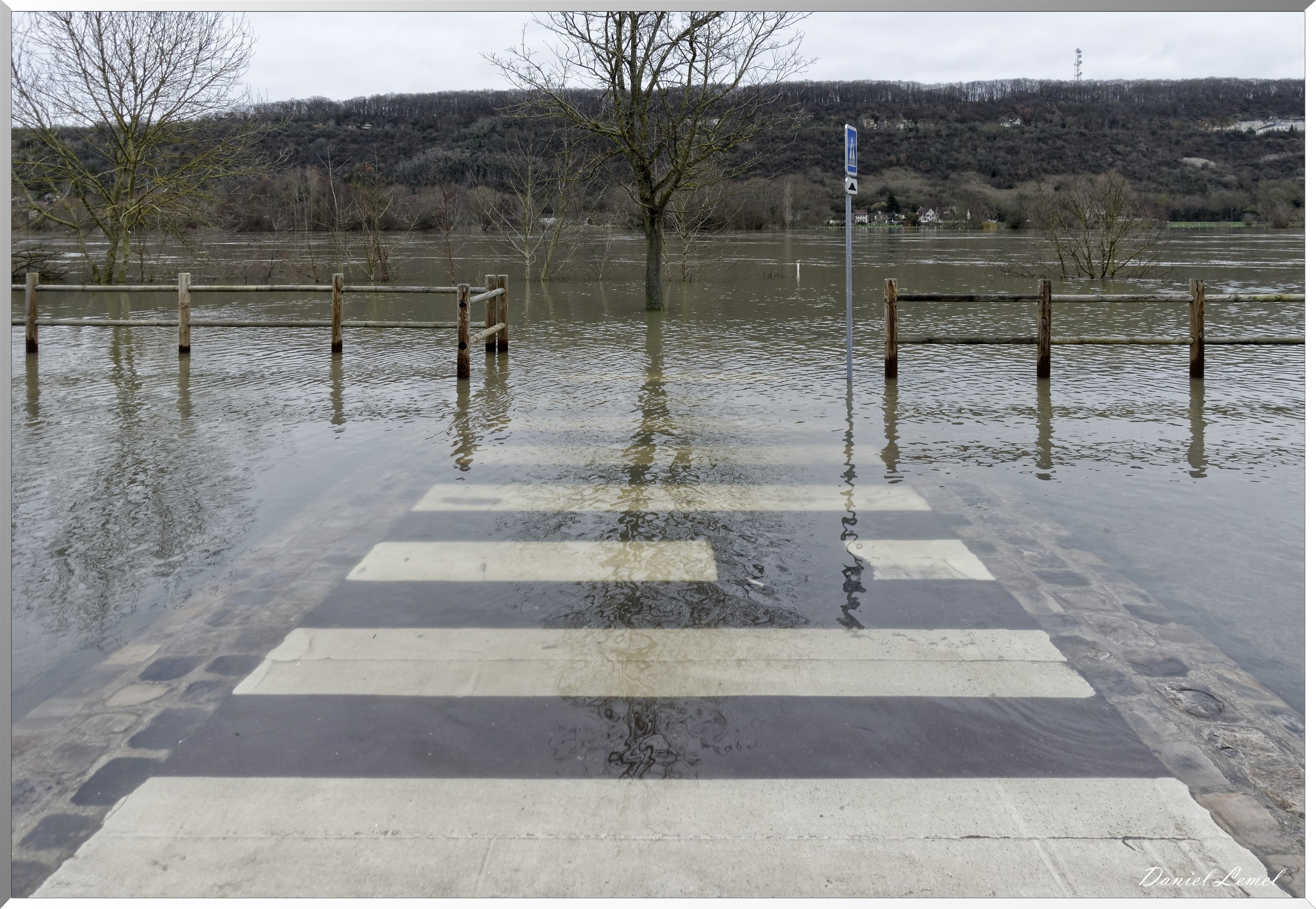 Passage clouté inondé à Vernon