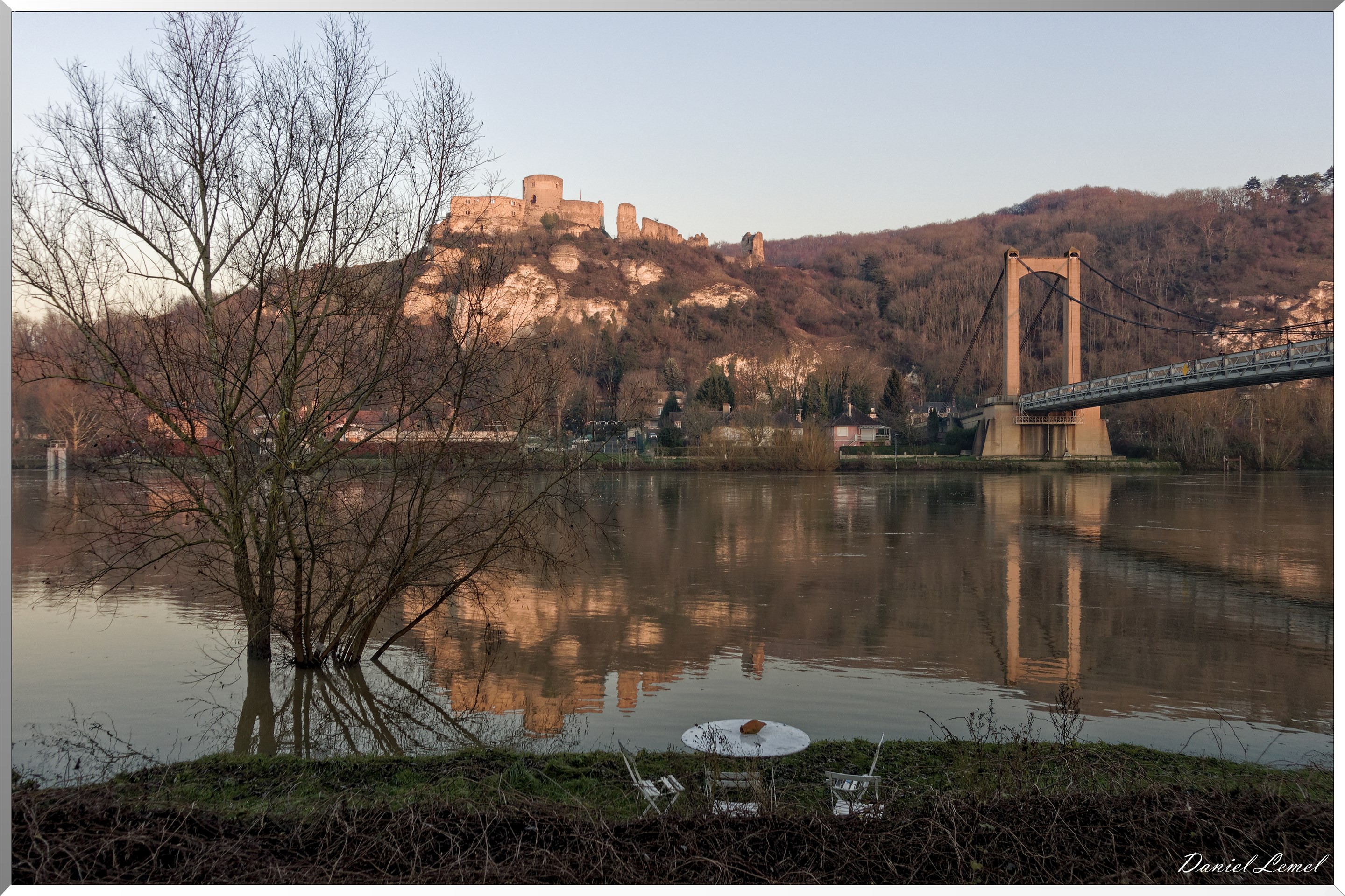Le château et Pont suspendu des Andelys