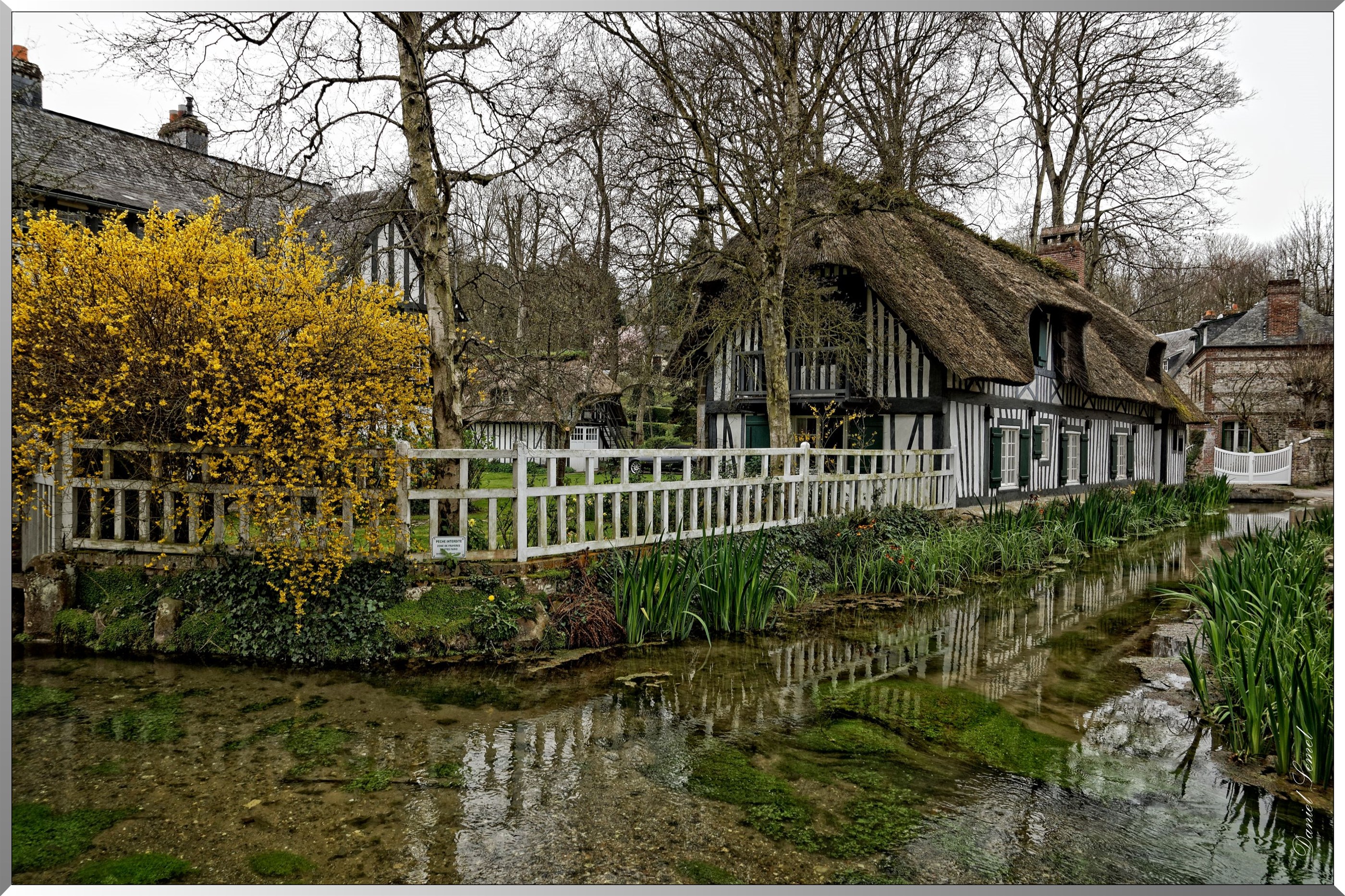 Maison en toit de chaumes