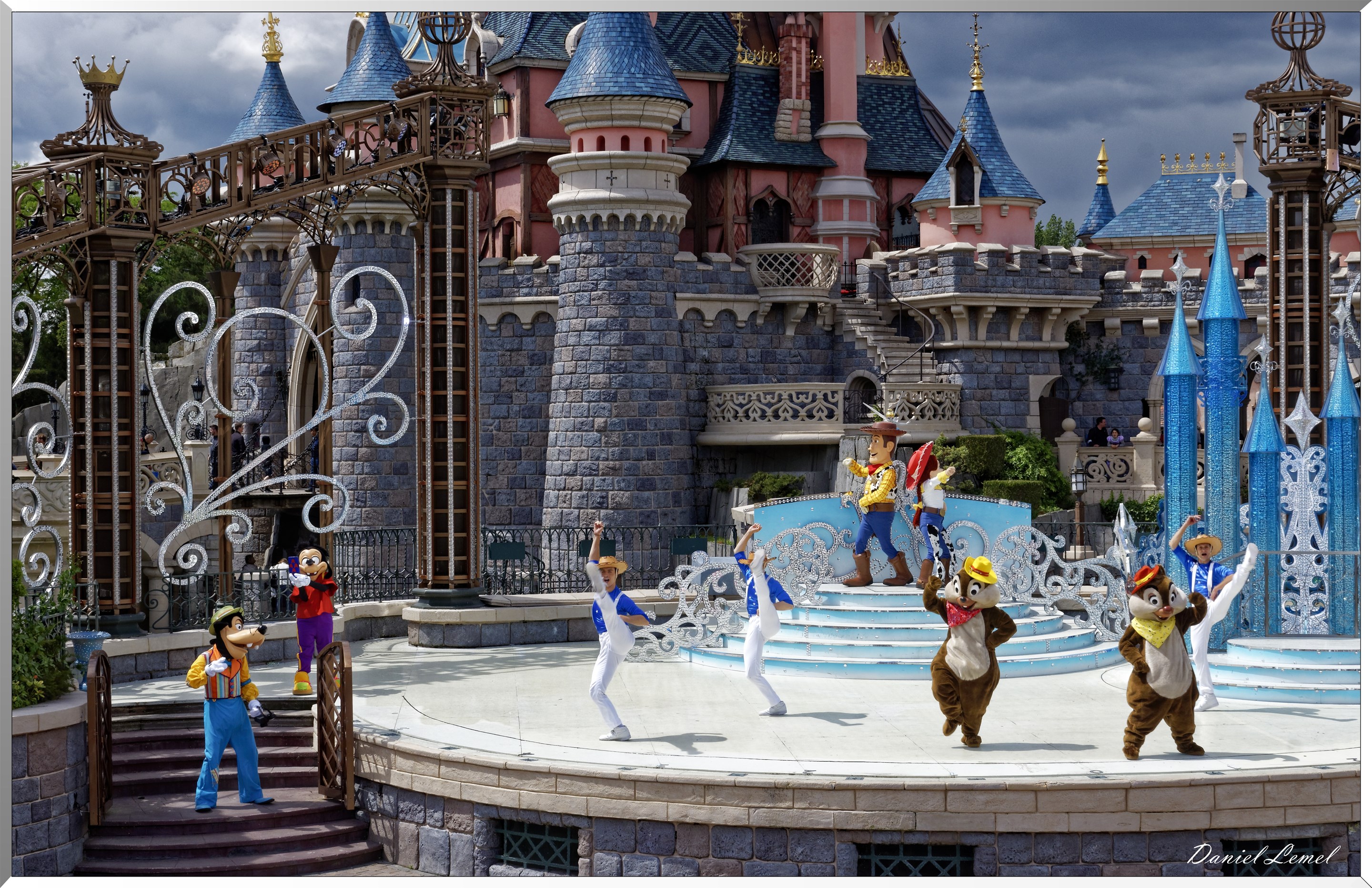 Joyeux Anniversaire Disneyland Paris