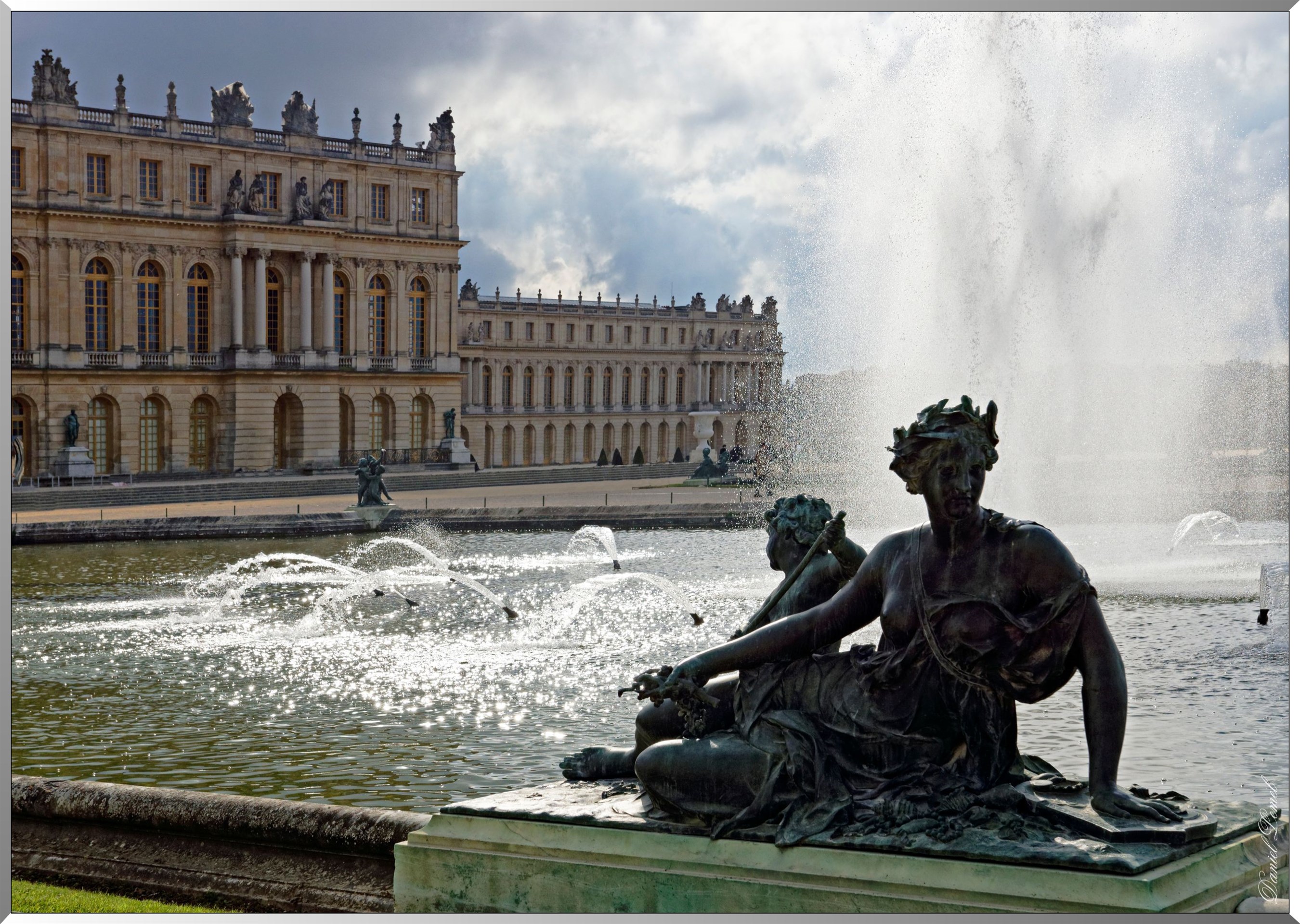 Nymphe tenant des coraux