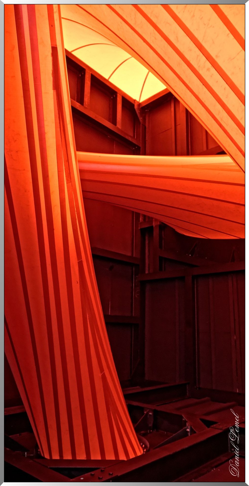 Sectional Body preparing for Monadic Singularity - Tadzio