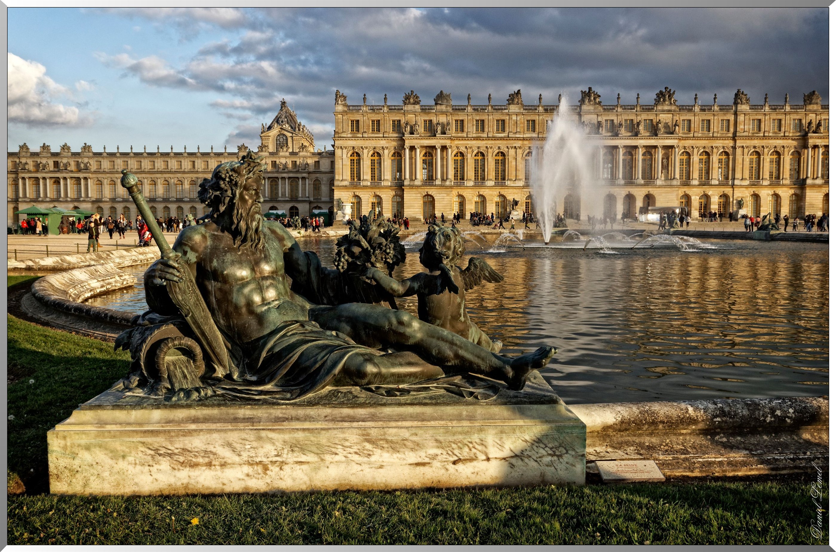 Vue Parterre Eau  facade Chateau 1