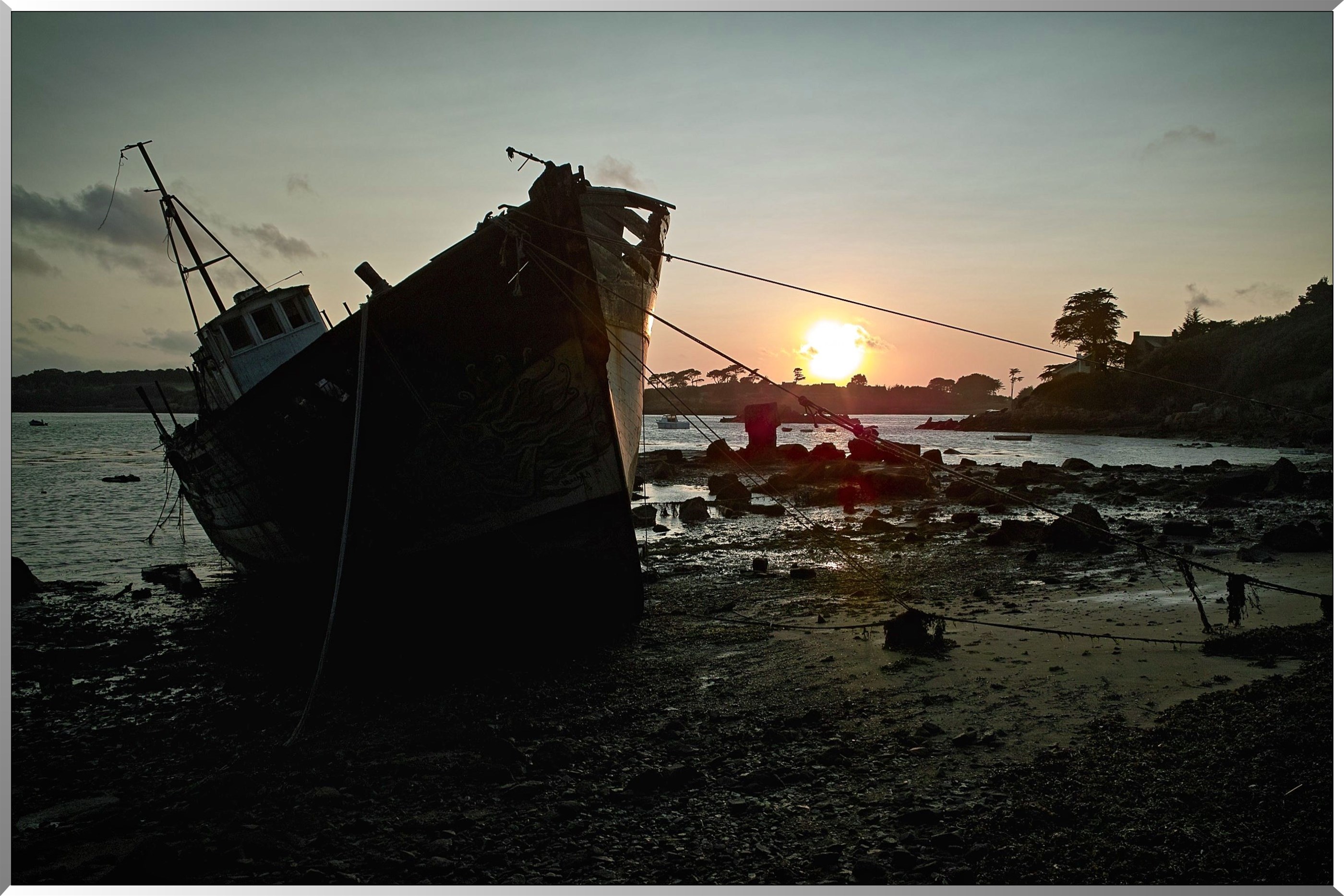 Epave au soleil couchant