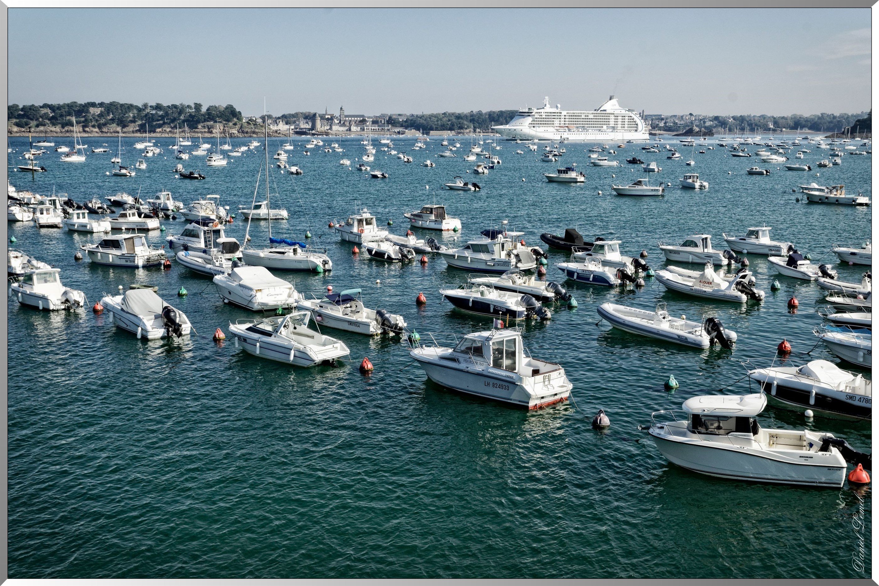 Paquebot Seven seas voyager et bâteaux