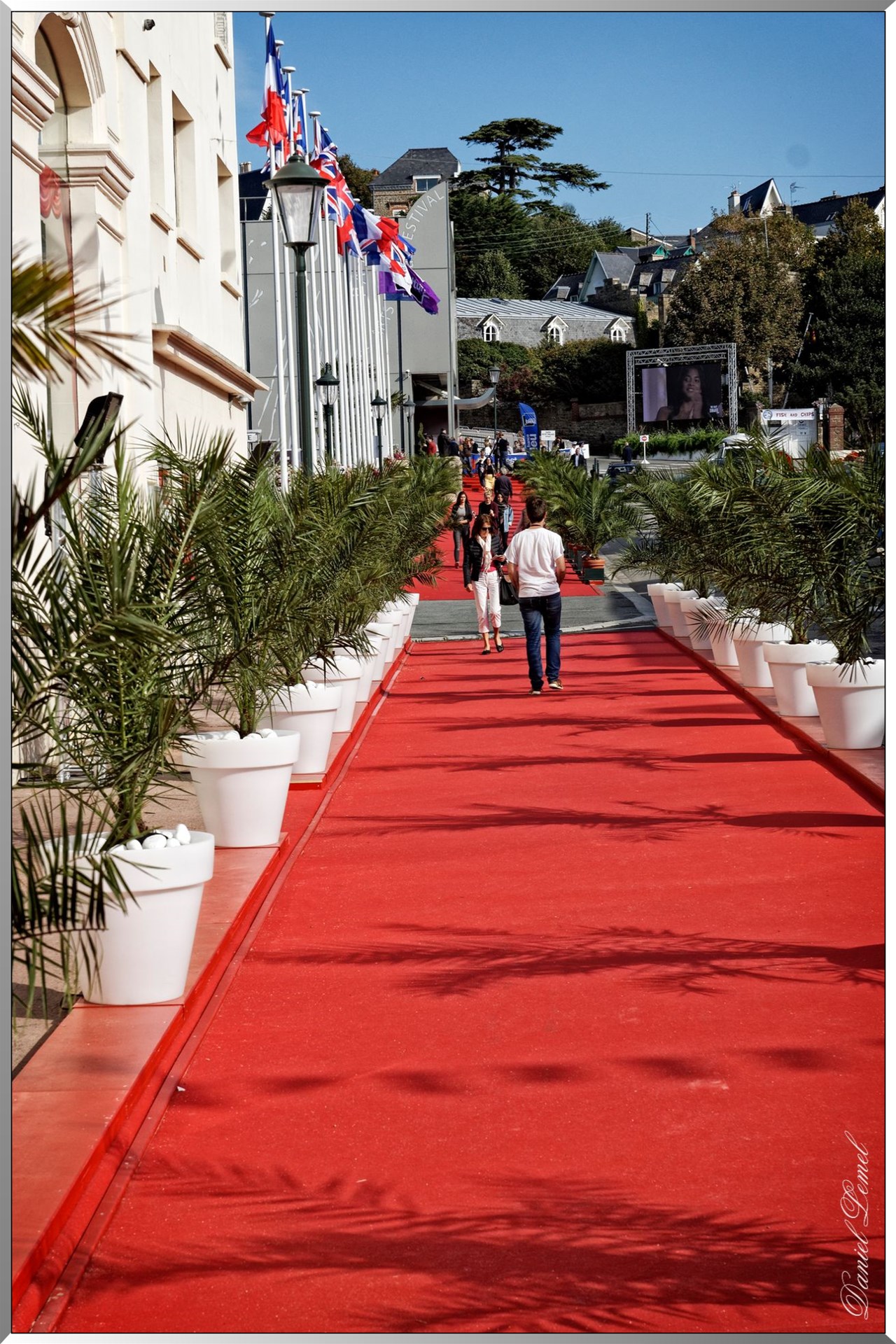 Tapis rouge devant le casino