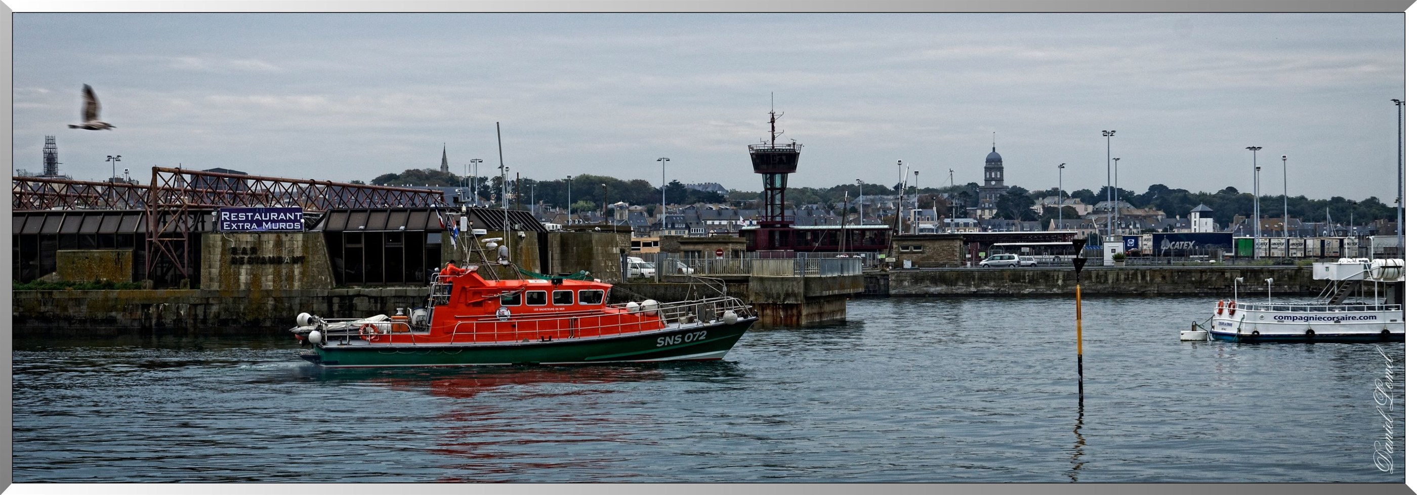Bâteau de sauvetage en mer